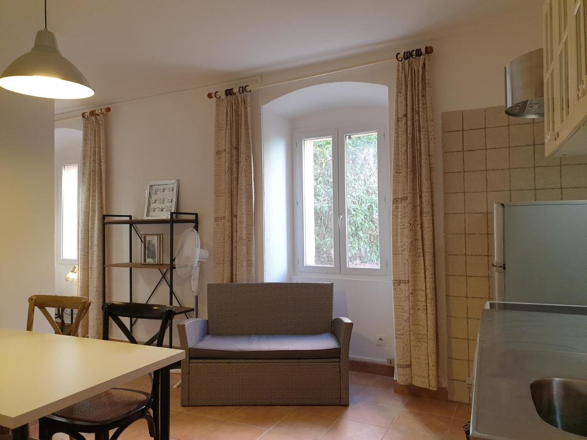 קאלבי Appartements De L'Eglise מראה חיצוני תמונה