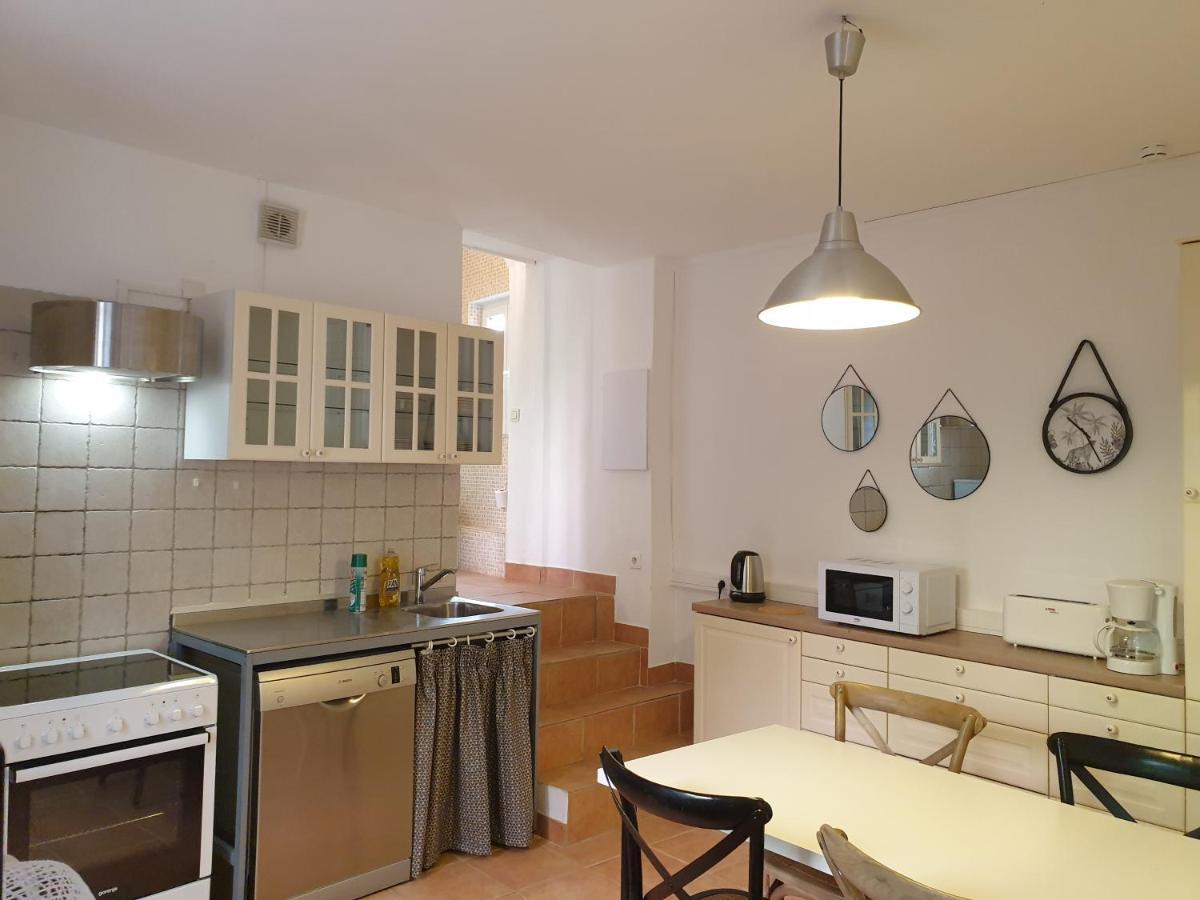 קאלבי Appartements De L'Eglise מראה חיצוני תמונה
