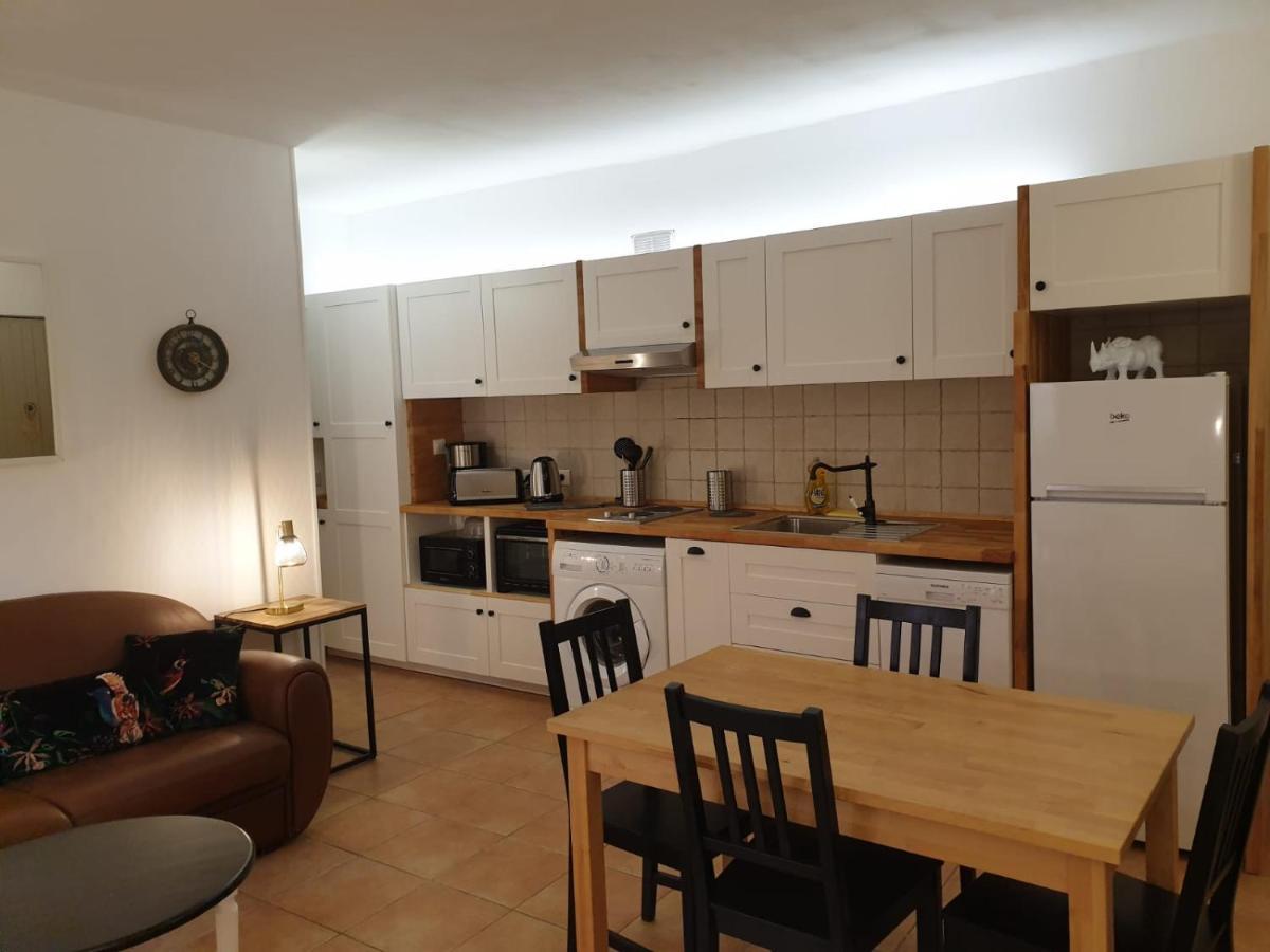קאלבי Appartements De L'Eglise מראה חיצוני תמונה
